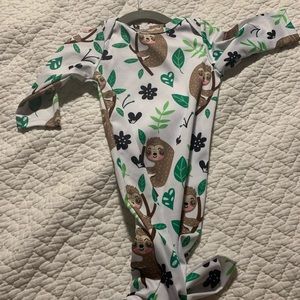 Cute sloth knot gown!